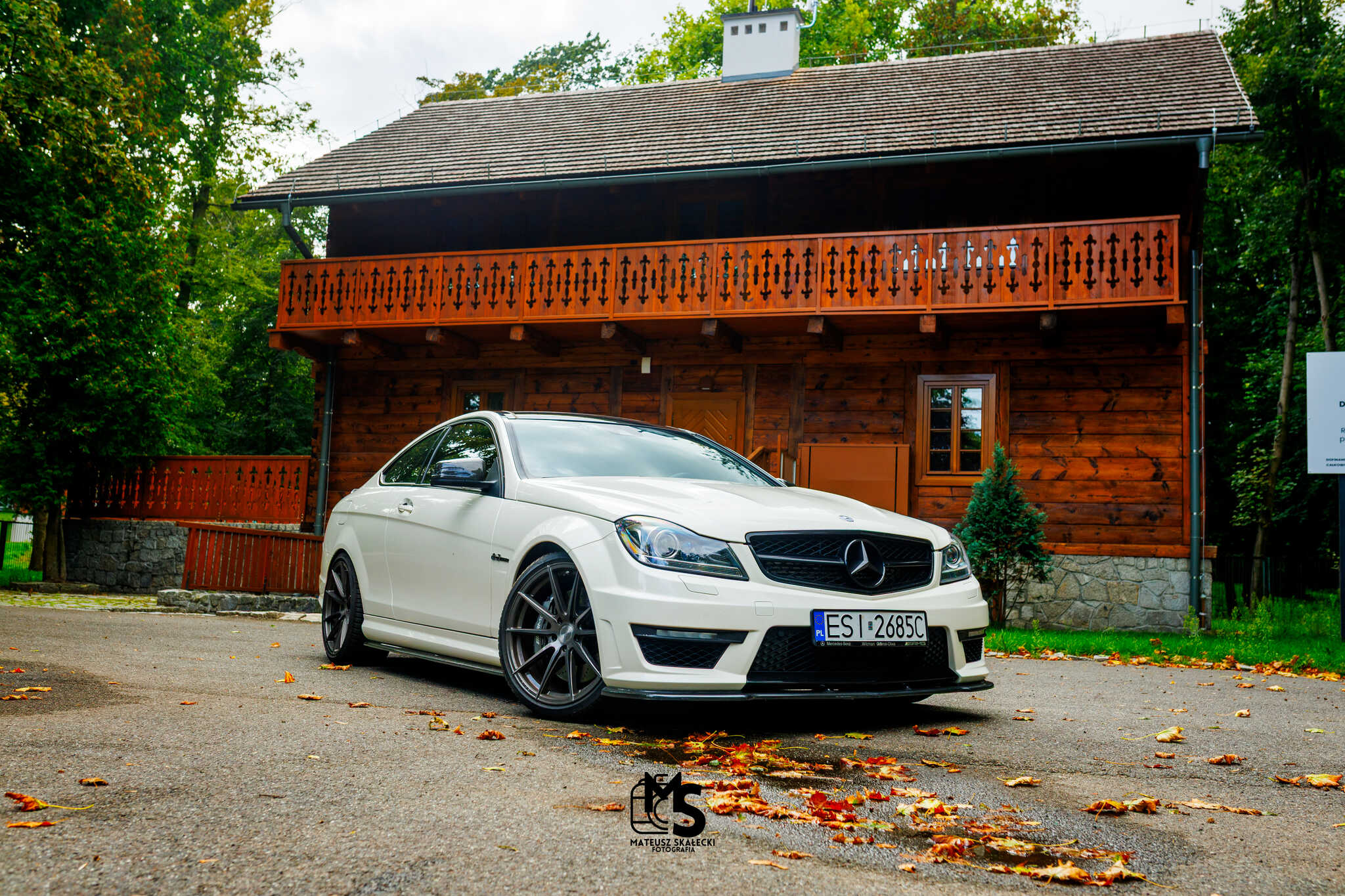 Mercedes C63 AMG Coupé, boczna sylwetka
